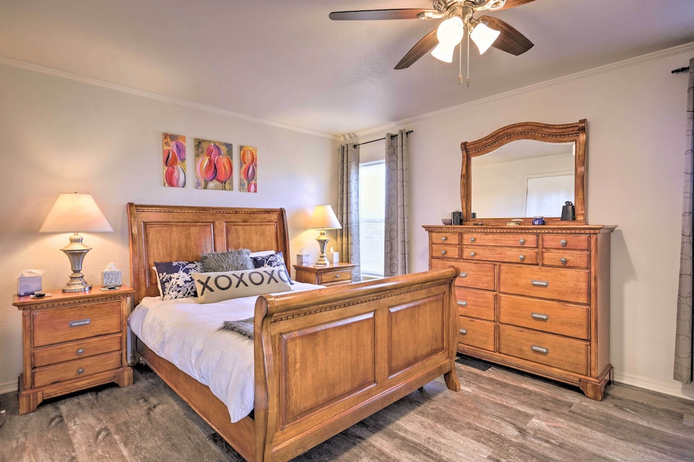 Peaceful Portales Escape w/ Patio & Grill! view 5