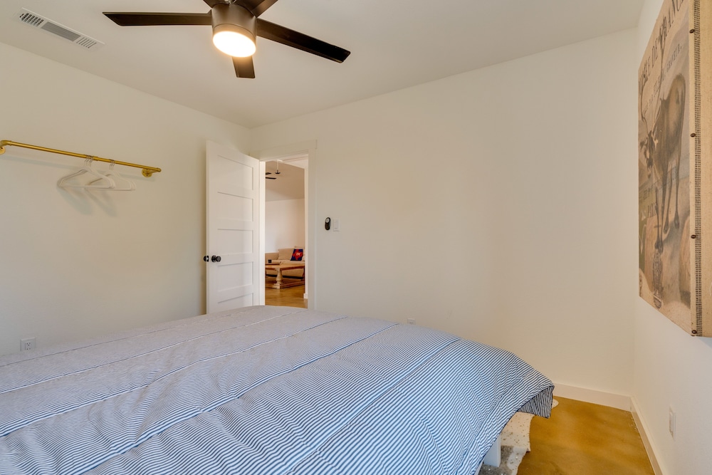 Getaway w/ Fire Pit 5 Mi to Pedernales River! - Property Image 21