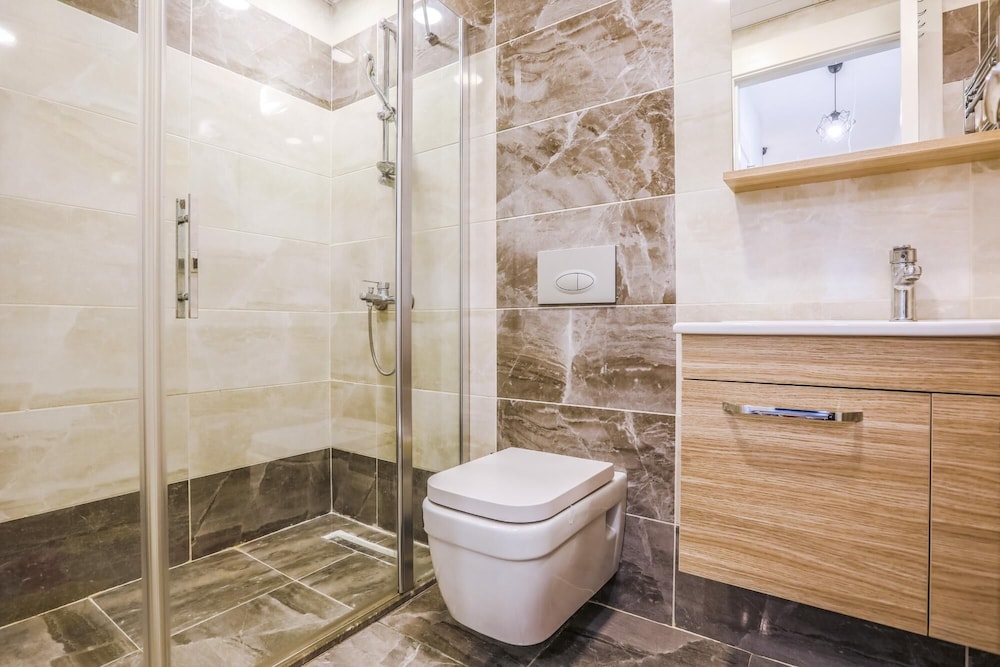 2 1 Modern Flat With Balcony in Tuzla view 3