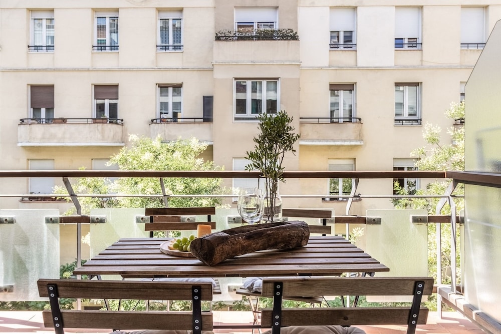 Mondragone - 1 Bedroom and Terrace in Goya