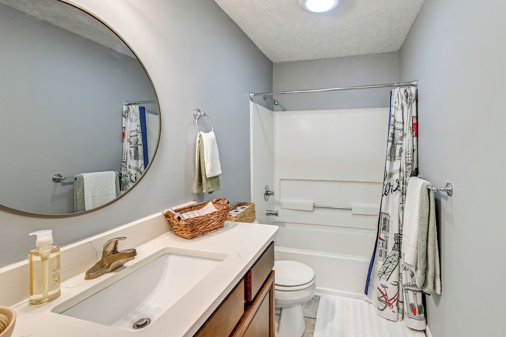 Large Yard, Office Space: Fayetteville Family Home
