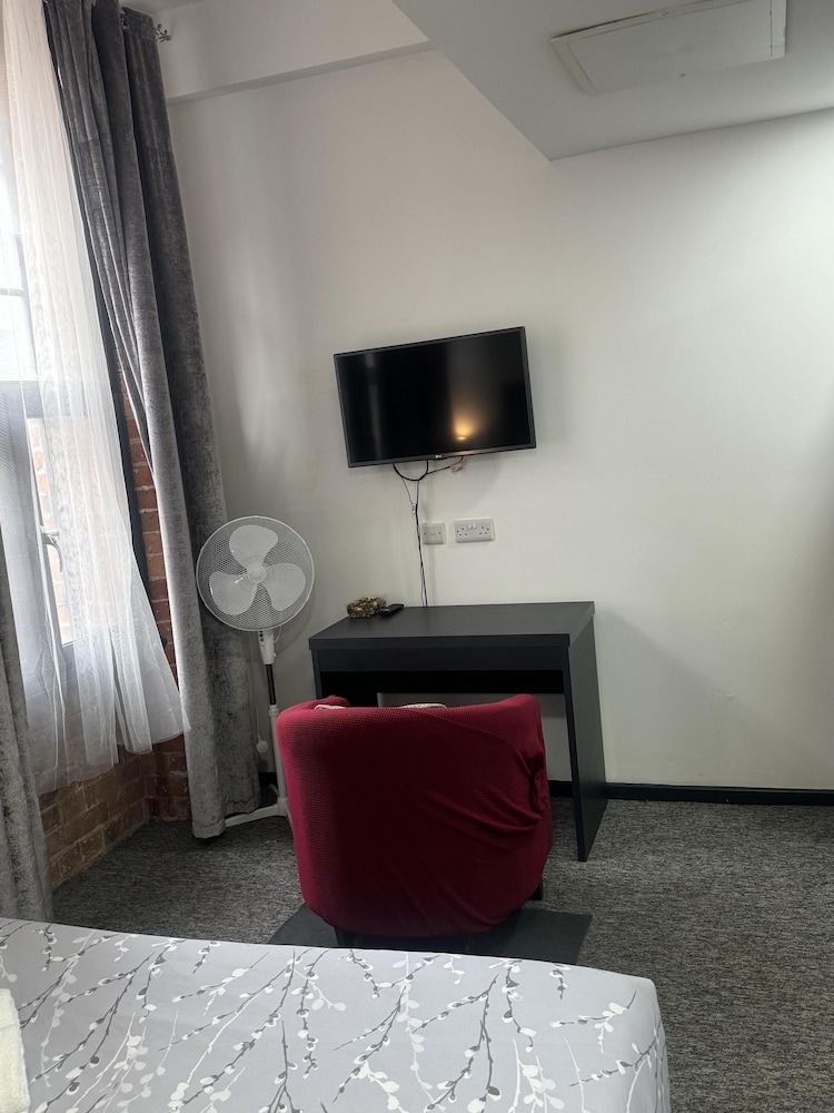 Nottingham Citycentre-studio-free Parking-wifi view 3