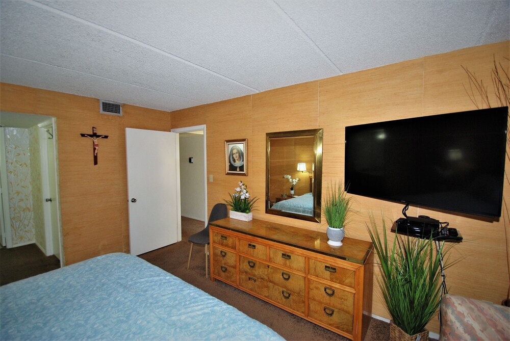 Summit Condo Unit #202 3 Bedroom Condo by RedAwning