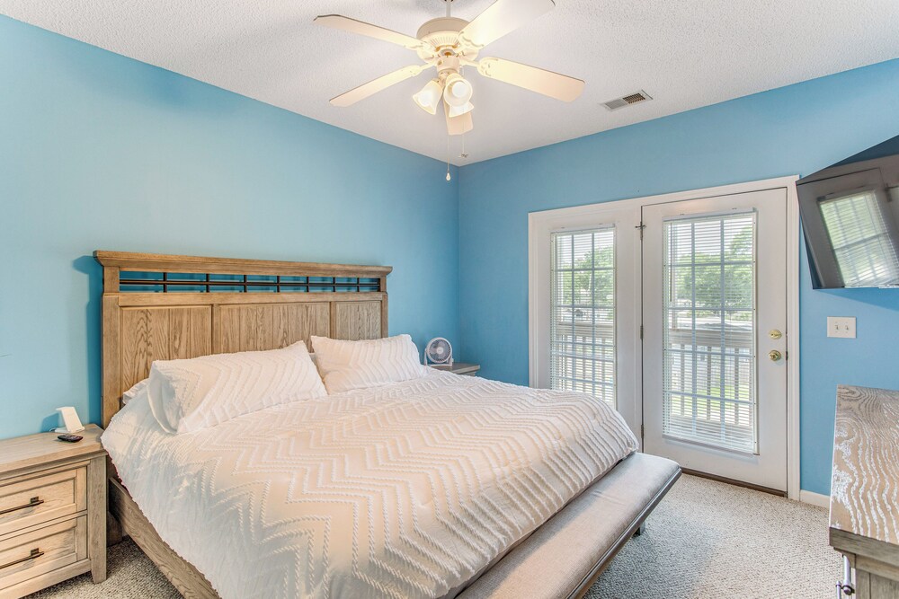1 Mi to Beach: Family Condo in North Myrtle Beach!
