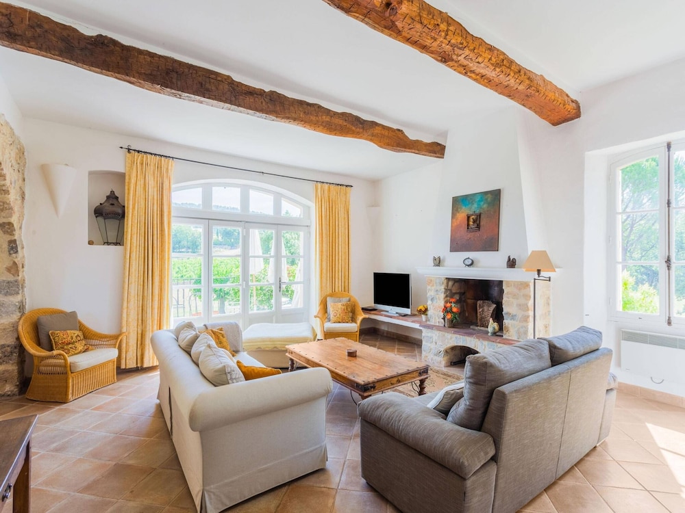 Chateau in Lorgues With Pool & Vineyard Views