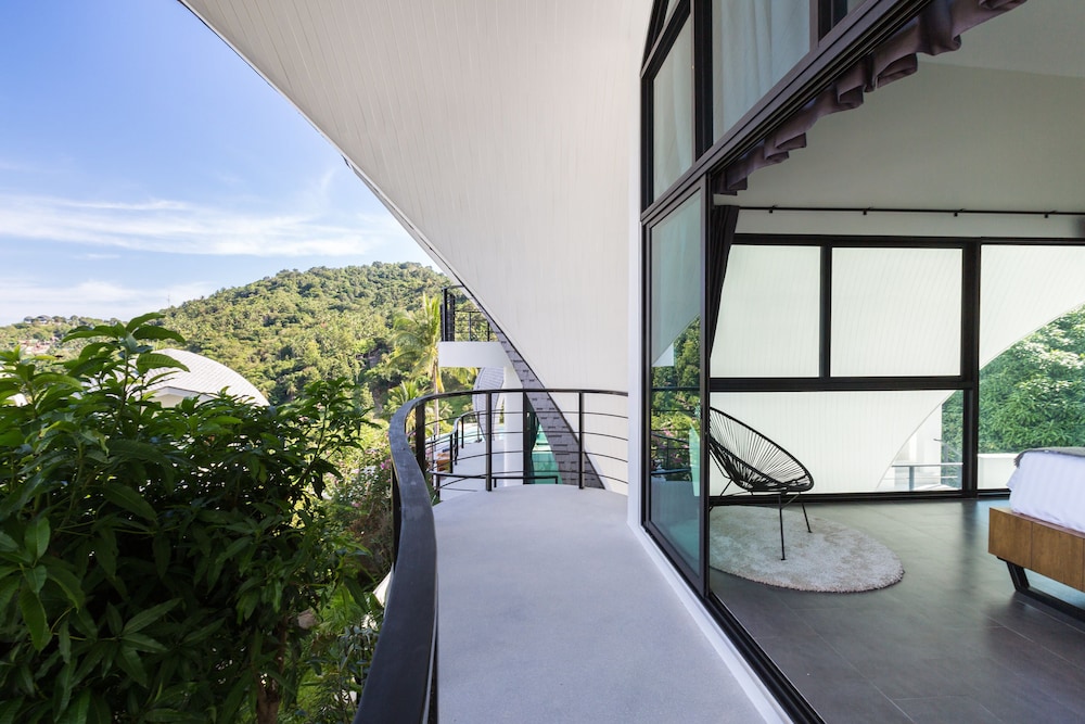 Villa Shadow