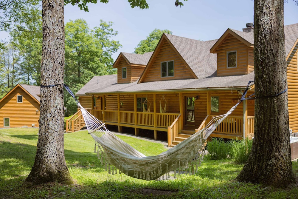 Luxury Private Estate w Pool Near Rhinebeck