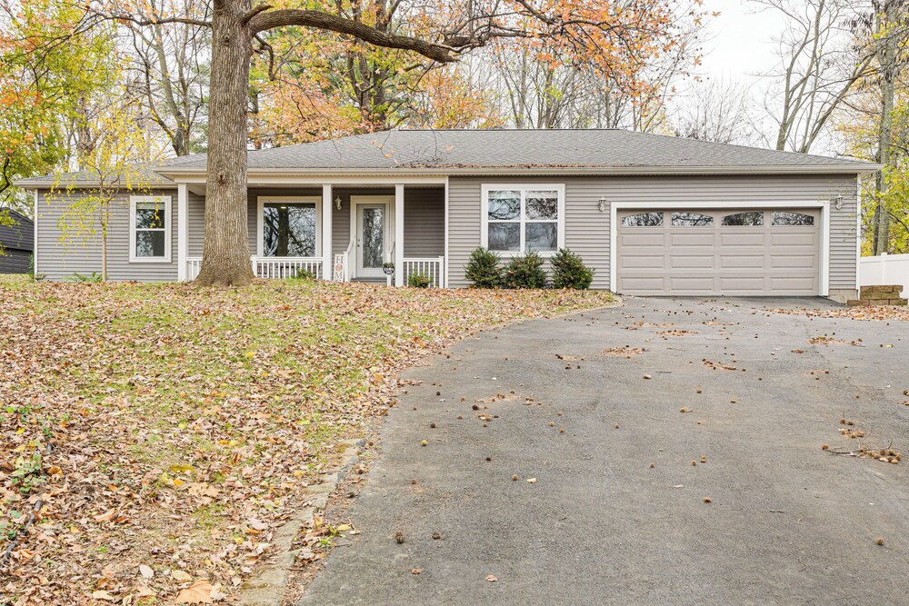 1 Mi to Dtwn Newburgh: Quiet Home w/ Yard!