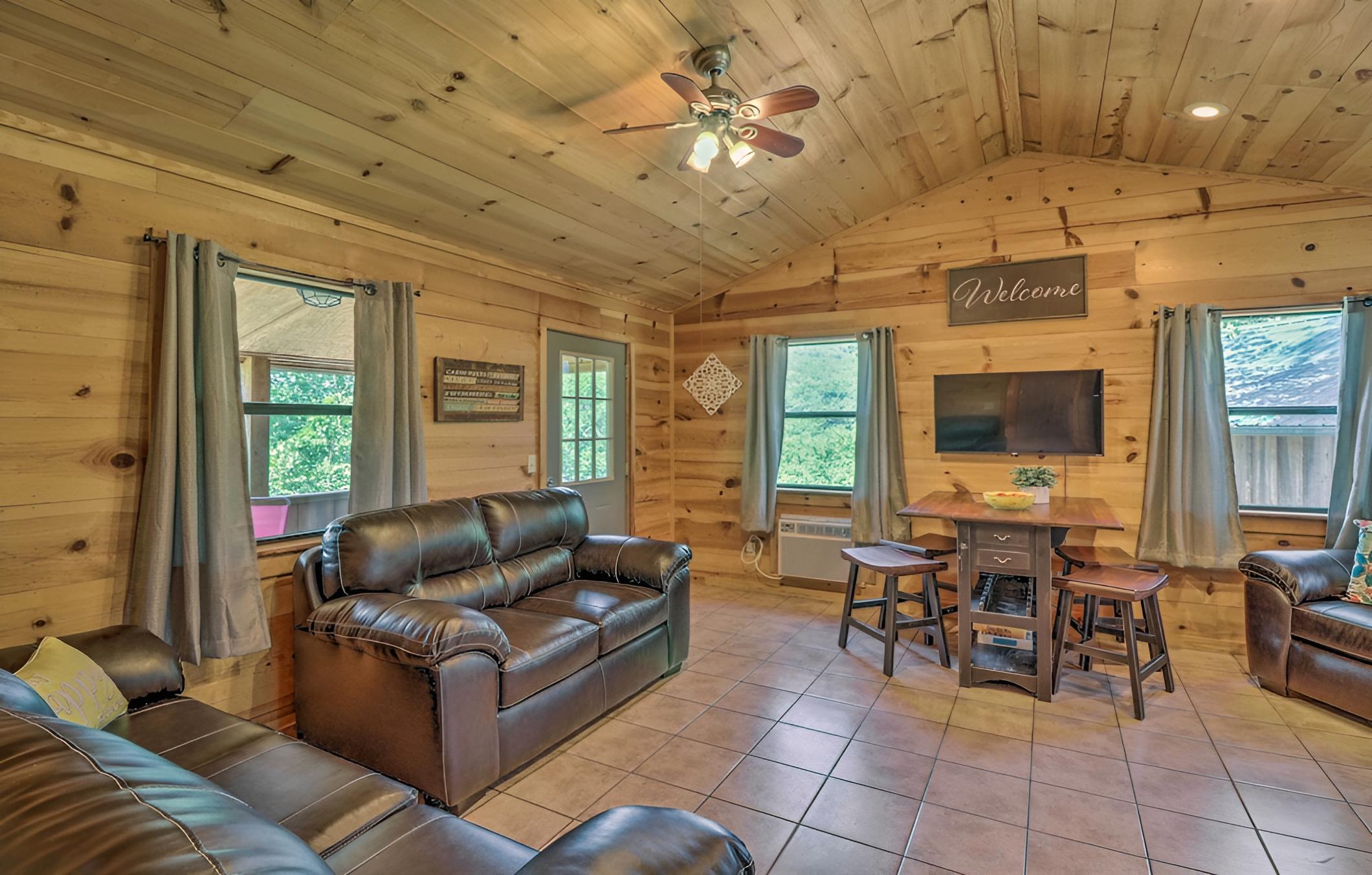 Rustic Mtn-view Cabin < 1 Mile to White River! view 4