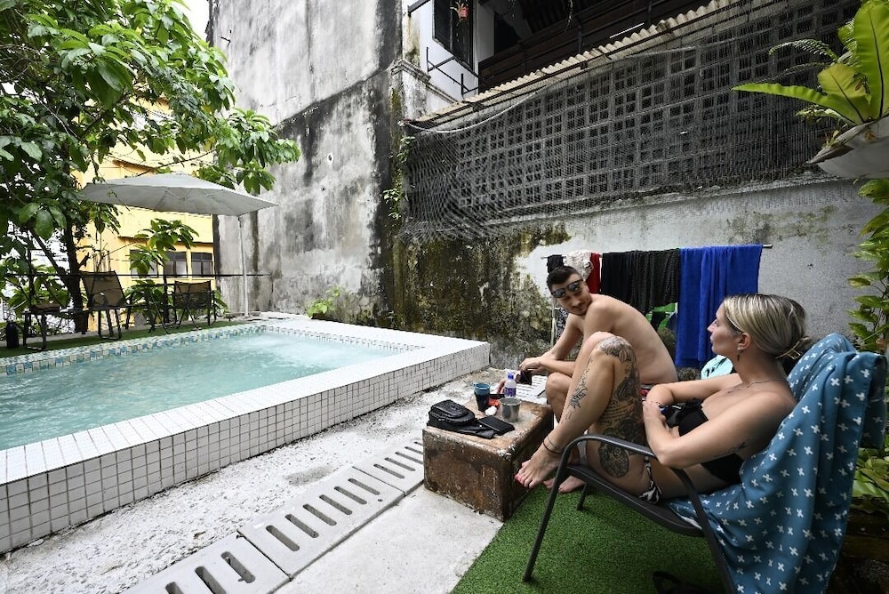 Poolside By Mingle