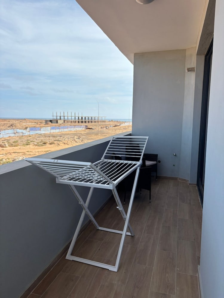 Joli Beach House - Charming Santa Maria T1 Center- Apartment With Balcony