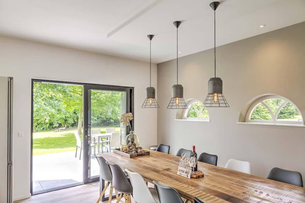 Tranquil Farmhouse in Rijsbergen With Hot Tub and Garden view 5
