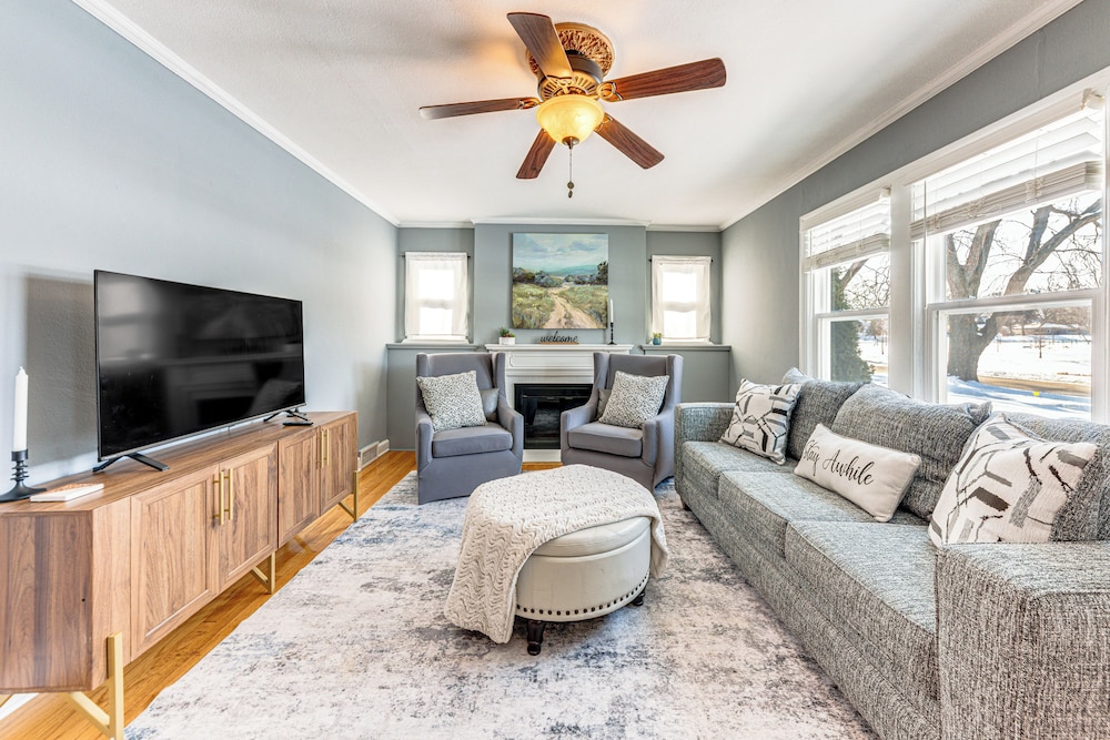 3 Mi to Hospitals: Inviting Rockford Home w/ Yard!