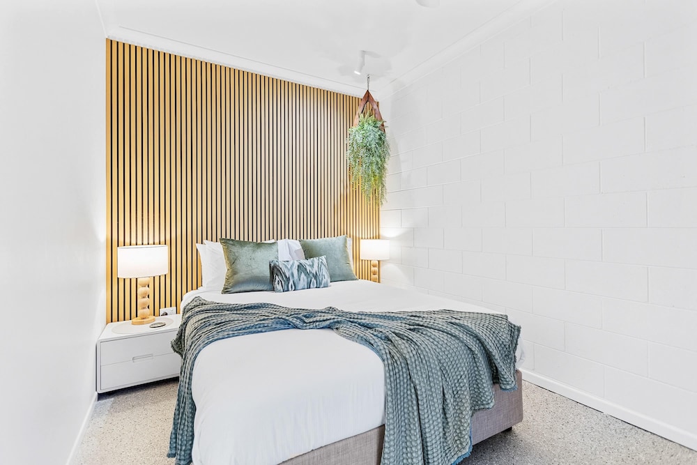 Rainforest Reef Retreat - Esplanade Ground-floor Apartment