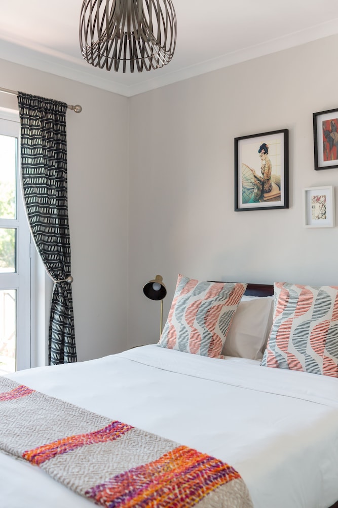 211 De Waterkant Piazza view 3