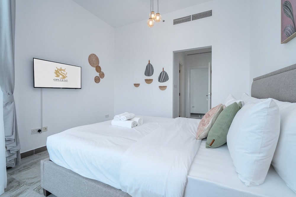 Dubai Marina - Stunning Huge 4 Bedroom Apts Near JBR - Gym - Pool - Parking by Sojo Stay