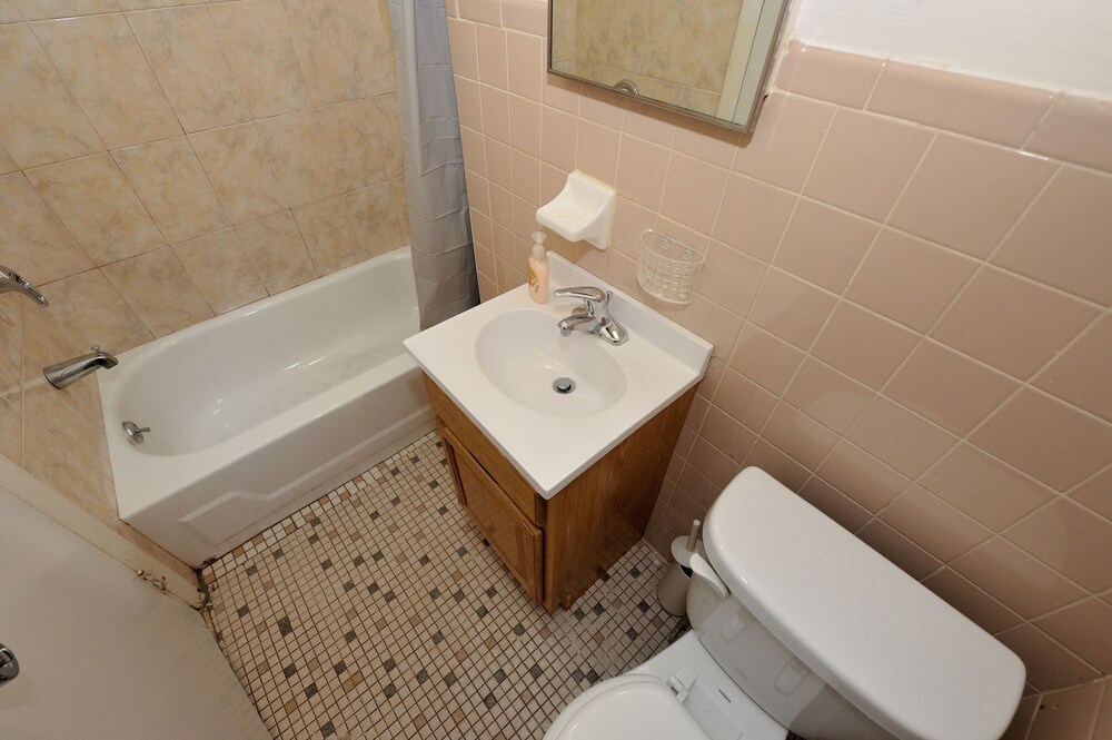 Spacious 2BR on the Upper East Side Steps From Central Park