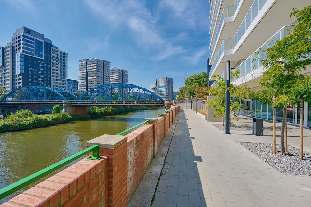 Riverside Studio by Renters view 3