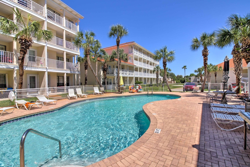 PCB Townhome: Walk to Beaches, Resort Amenities!