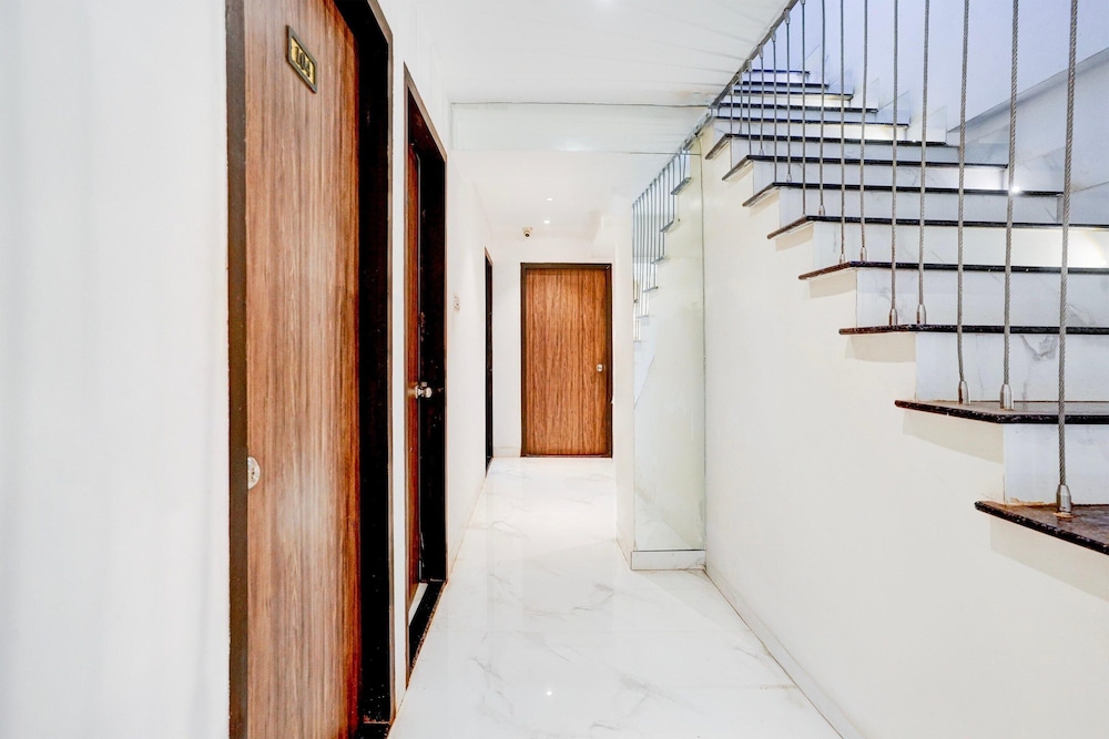 Comfy Stays at Lokhandwala Andheri West