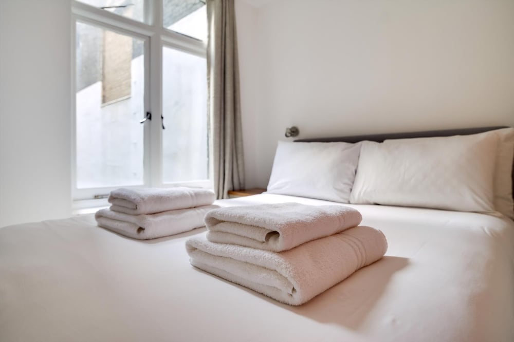 Lovely Charing Cross Apartment