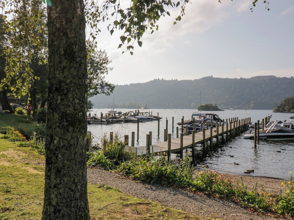 Tree House, Partial Lake Views