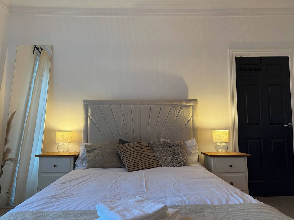 Bright 4-bedroom Maisonette in Gateshead