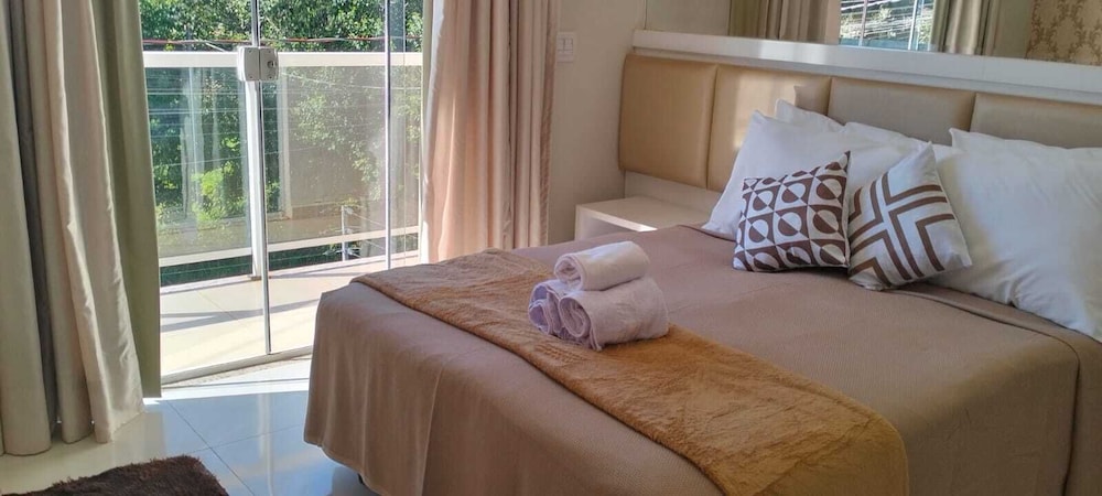 Sobrado 1 Suite 2 quartos AC 1km Shop JL