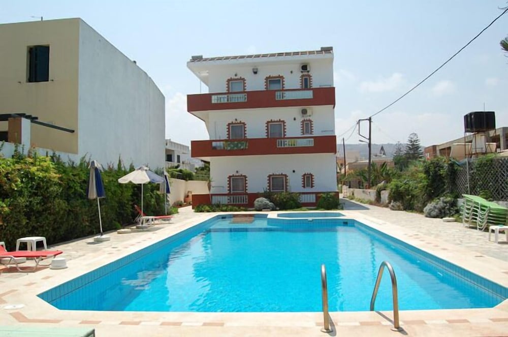Haris Apartments