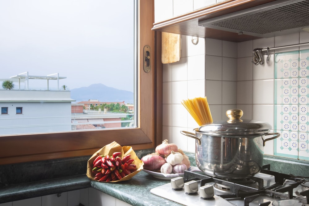 Family Home With Terrace & View In Sorrento Center