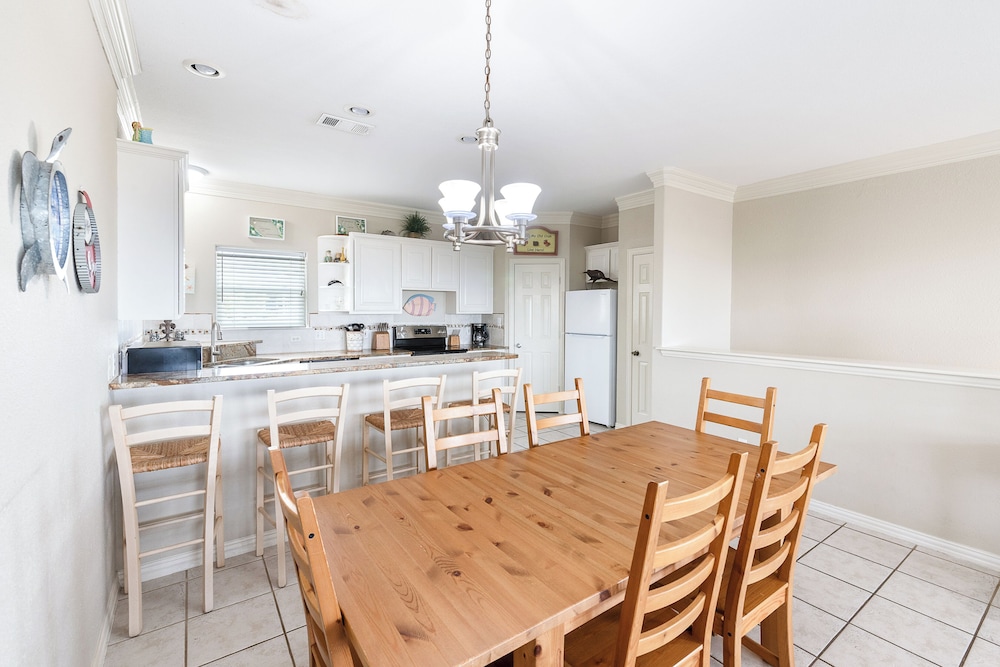 Beach Front Baby Ocean Views, Golf Cart & Pet Friendly!