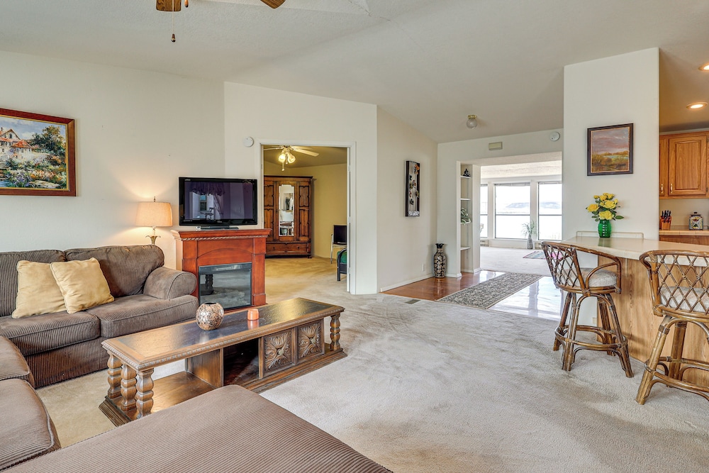 1 Mi to Lake: Home w/ Deck in Elephant Butte