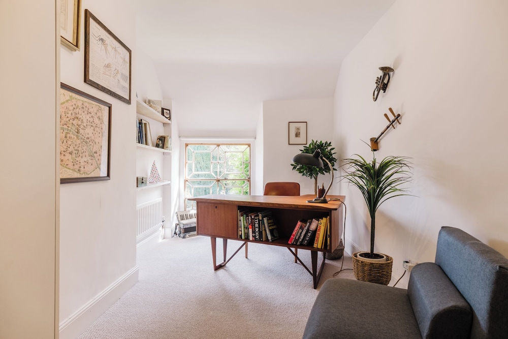 Historic 3 BD Cottage in the Cotswolds