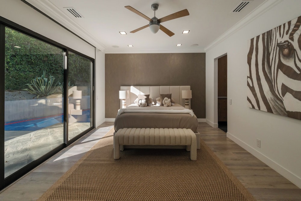 Valea Estate - Secluded Beverly Hills Retreat 1-acre Oasis