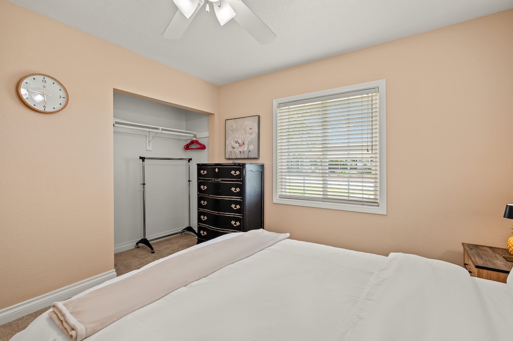 Private Room With Shared Bathroom