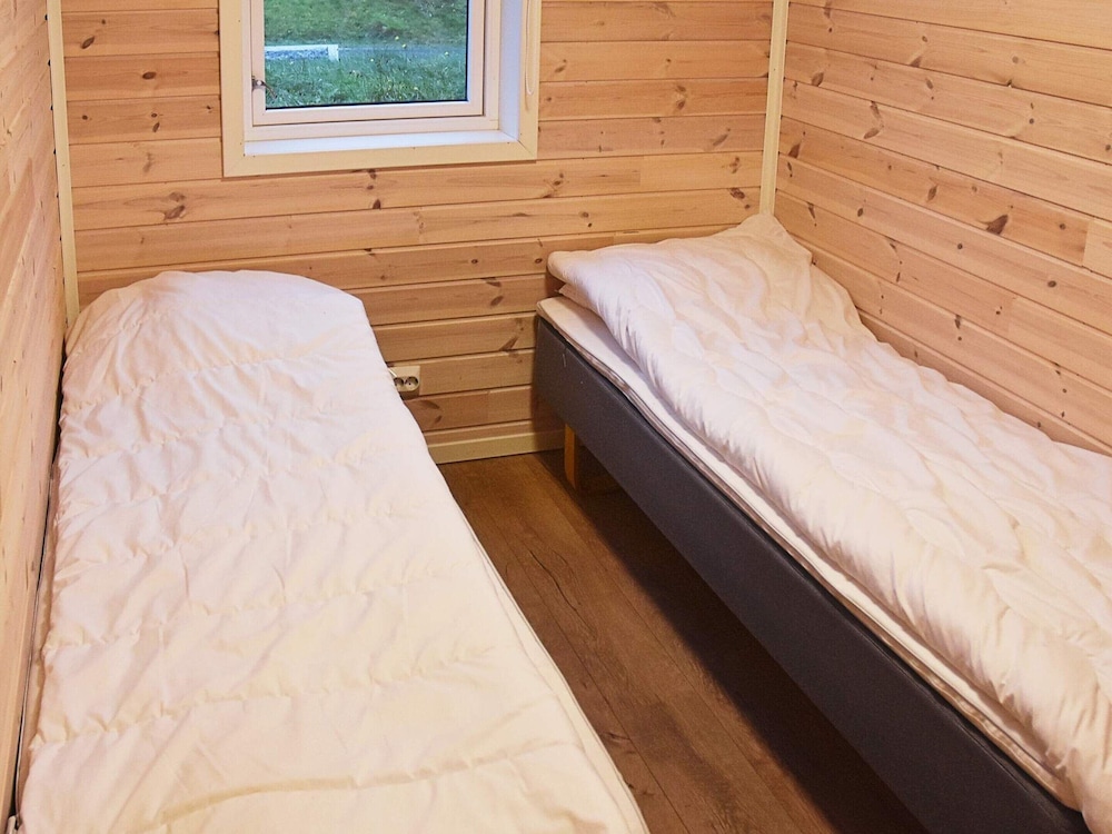 6 Person Holiday Home in Maloy-by Traum