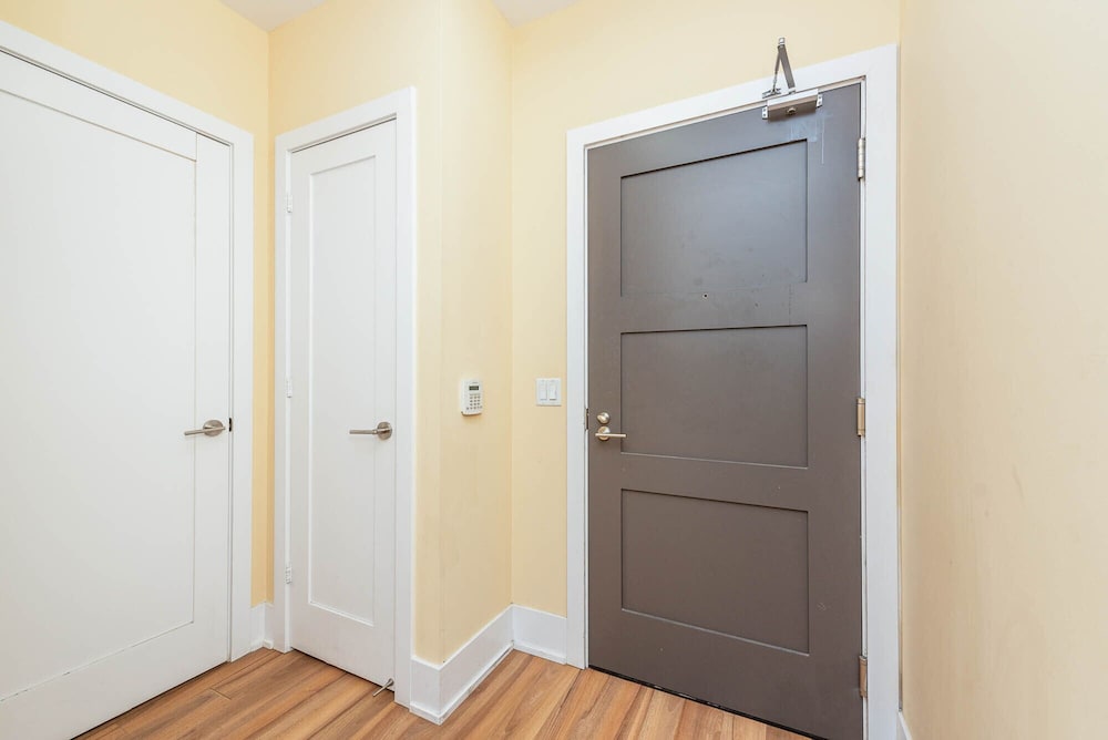 PlanURstay  - 300 Front Street West - Image 2