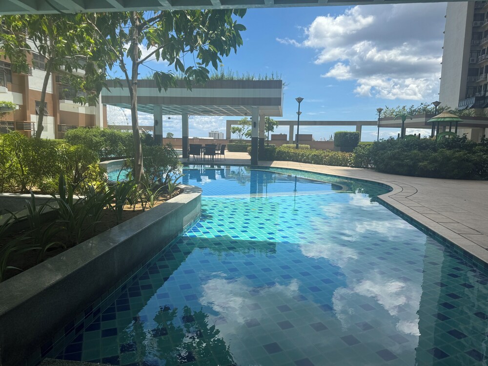 Manila Bay View - 1BR with balcony