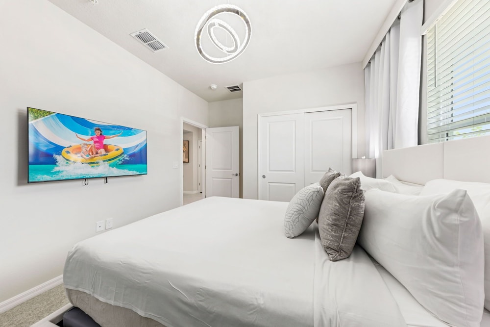 1287 Blue Paradise Way