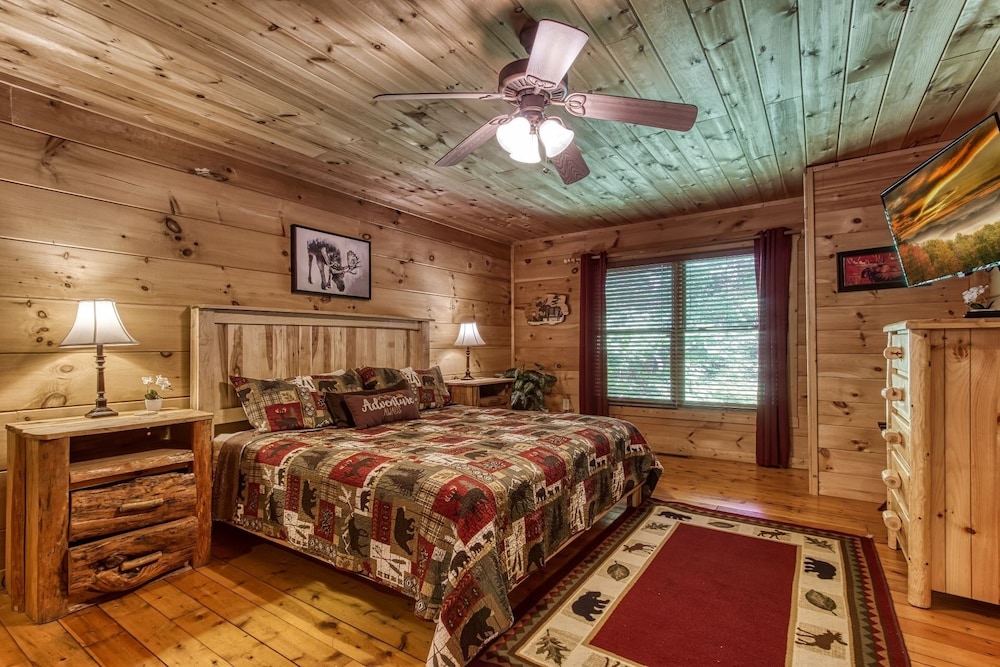 Wild Things-perfect Location! Adjacent To Pigeon Forge, Gatlinburg & The National Park 1 Bedroom Cabin by Redawning view 4