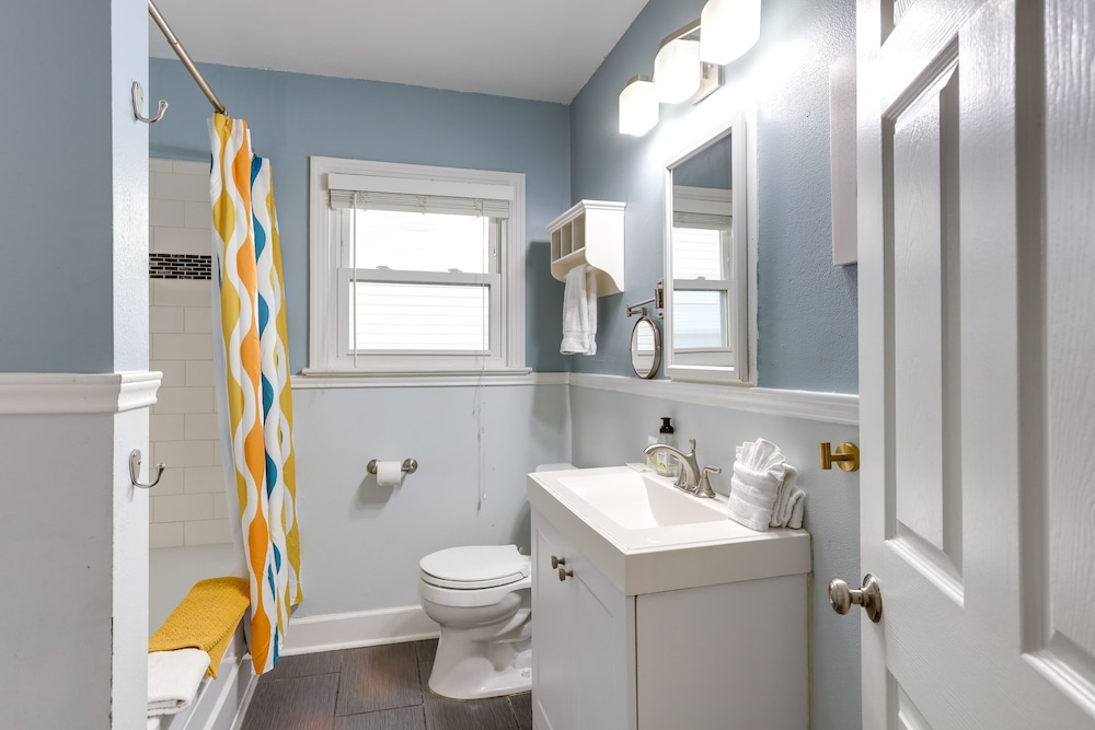 Near Beach & Attractions: Home in Galveston!