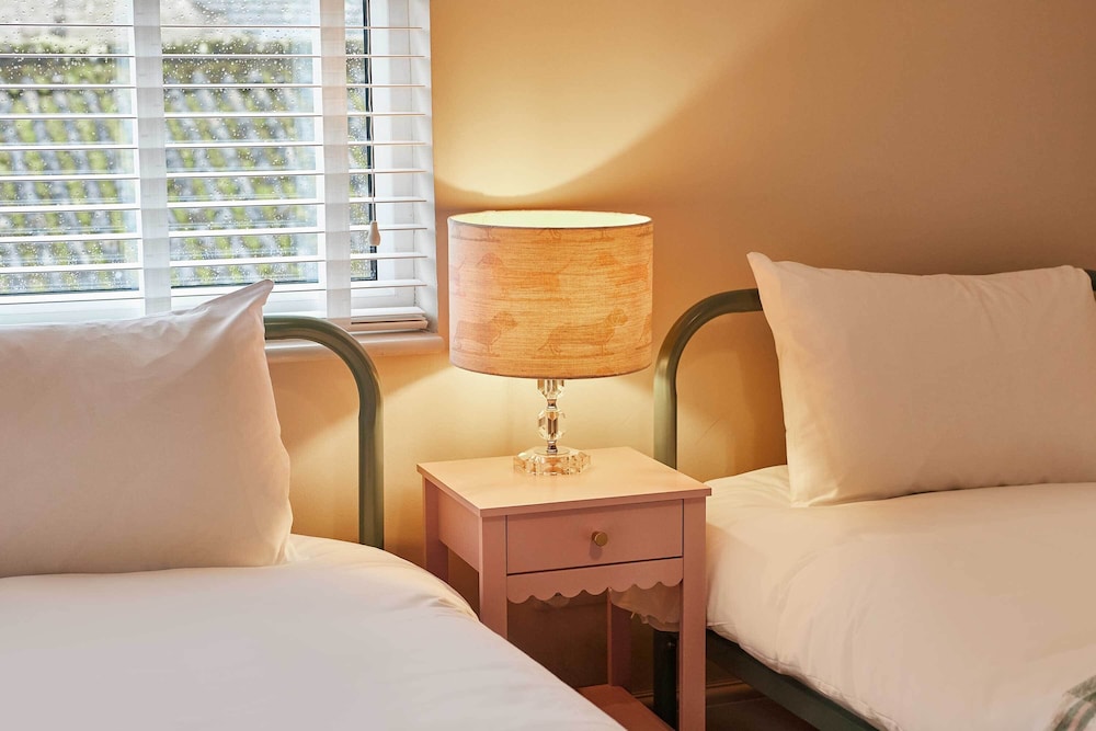 Host Stay Daisy Cottage