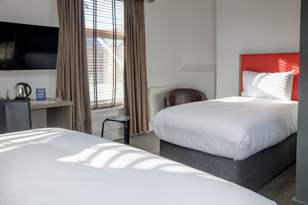 Wolverhampton Vacations - Connaught Hotel - Property Image 5
