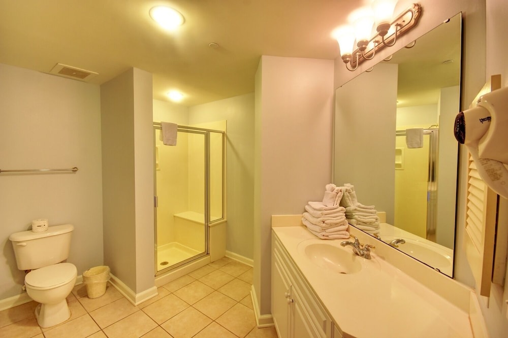 Margate Tower 2401 4br 3 Ba Direct Oceanfront 4 Bedroom Condo by RedAwning