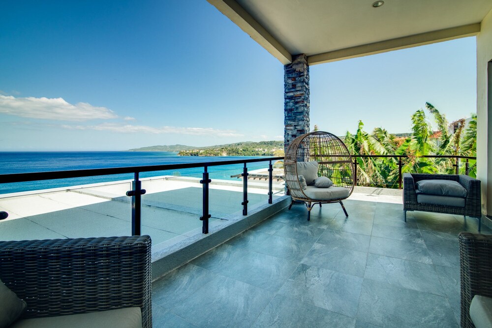 Luxury Oceanfront Villa Fully Staffed Pool Jacuzzi Movie Theatre