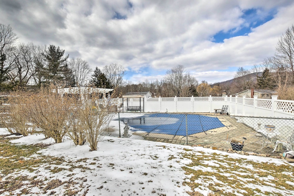 Hopewell Junction Apartment w/ Community Pool - Property Image 13