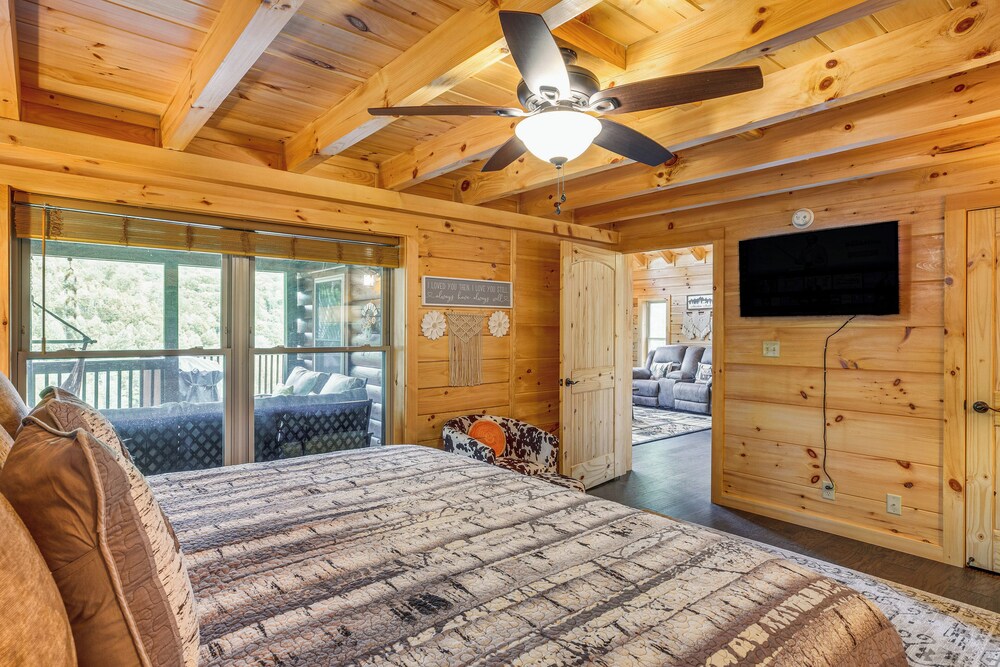 Lakefront Cabin in Elk Park w/ Hot Tub & Mtn Views