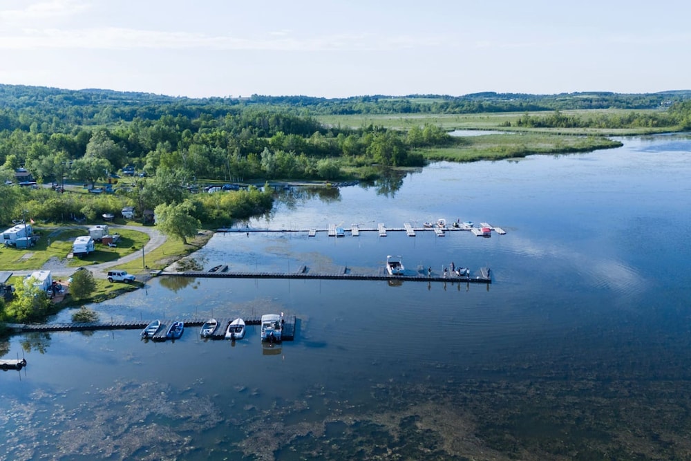 Lakeside 4BR Cottage in Bailieboro w BBQ Grill