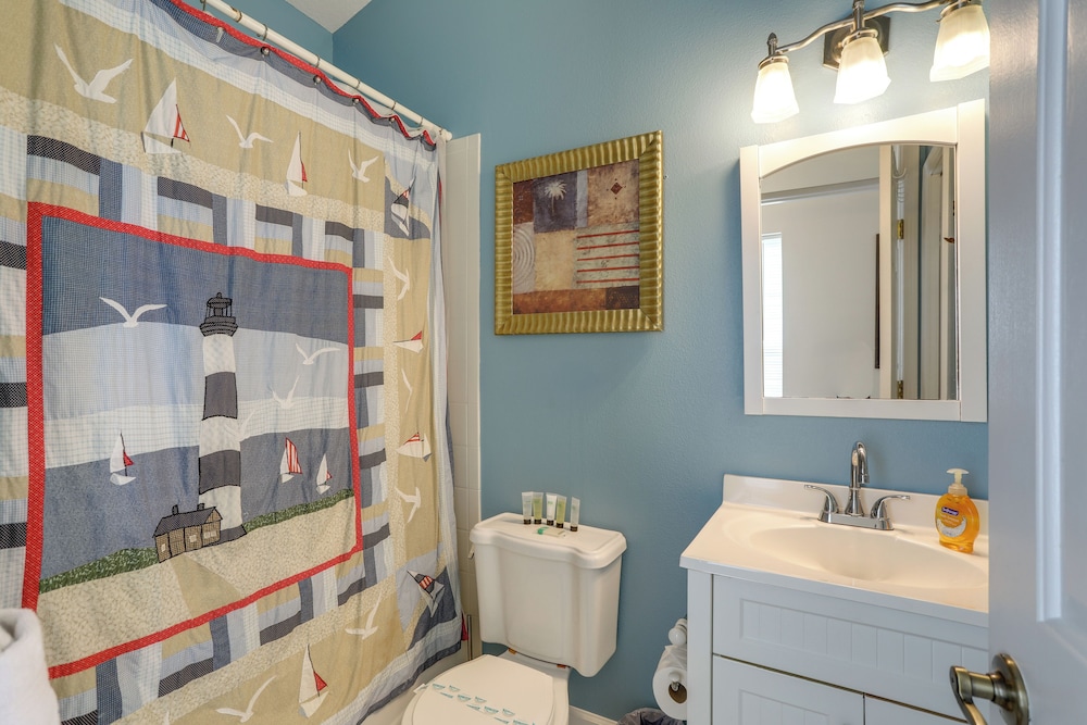 Indian Rocks Vacation Rental Condo: Steps to Beach view 4