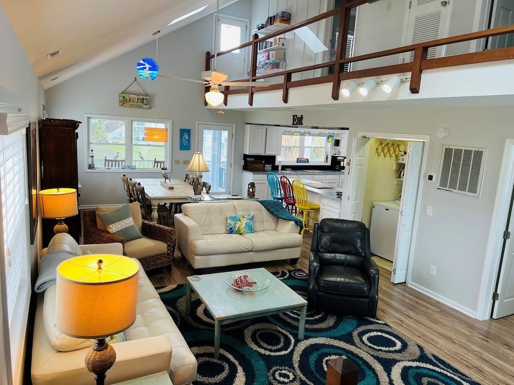 Heaven's Anchor 3 Bedroom Home by RedAwning